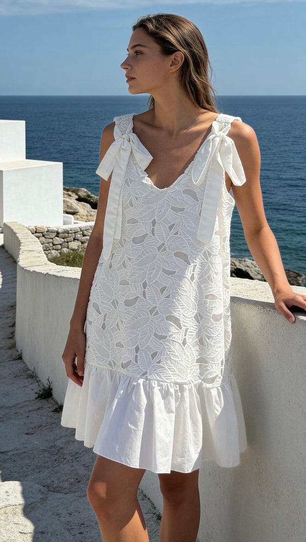 ROBE COURTE EN GUIPURE